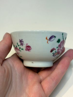 A collection of 28 Chinese famille rose wares, 18th C. and later — photo 36