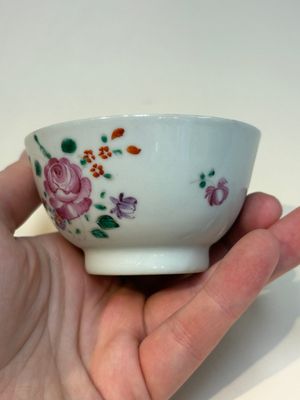A collection of 28 Chinese famille rose wares, 18th C. and later — photo 37