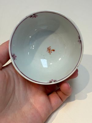 A collection of 28 Chinese famille rose wares, 18th C. and later — photo 38