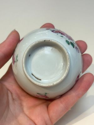 A collection of 28 Chinese famille rose wares, 18th C. and later — photo 39
