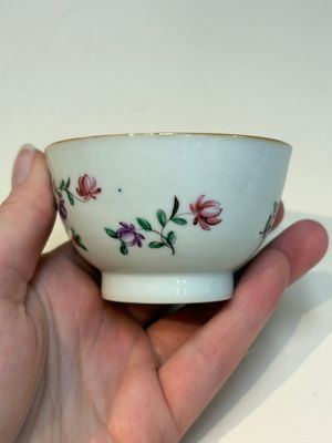 A collection of 28 Chinese famille rose wares, 18th C. and later — photo 41