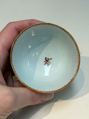 A collection of 28 Chinese famille rose wares, 18th C. and later — photo 44