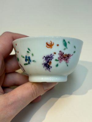 A collection of 28 Chinese famille rose wares, 18th C. and later — photo 47