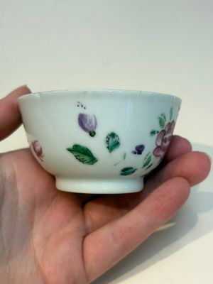 A collection of 28 Chinese famille rose wares, 18th C. and later — photo 49