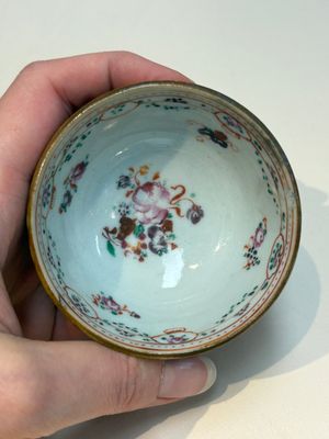 A collection of 28 Chinese famille rose wares, 18th C. and later — photo 56