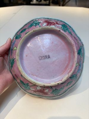 A collection of 28 Chinese famille rose wares, 18th C. and later — photo 6