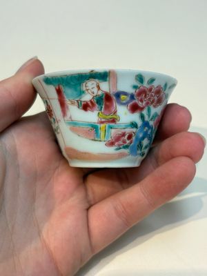 A collection of 28 Chinese famille rose wares, 18th C. and later — photo 65
