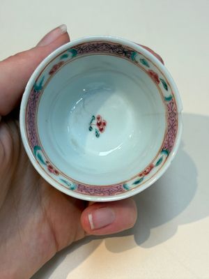 A collection of 28 Chinese famille rose wares, 18th C. and later — photo 68