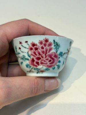 A collection of 28 Chinese famille rose wares, 18th C. and later — photo 70