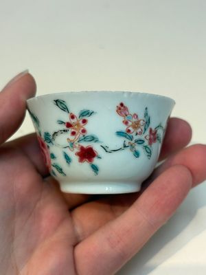 A collection of 28 Chinese famille rose wares, 18th C. and later — photo 71