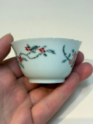 A collection of 28 Chinese famille rose wares, 18th C. and later — photo 72