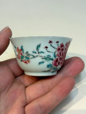 A collection of 28 Chinese famille rose wares, 18th C. and later — photo 73