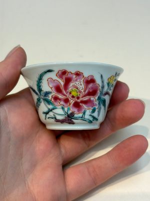 A collection of 28 Chinese famille rose wares, 18th C. and later — photo 76