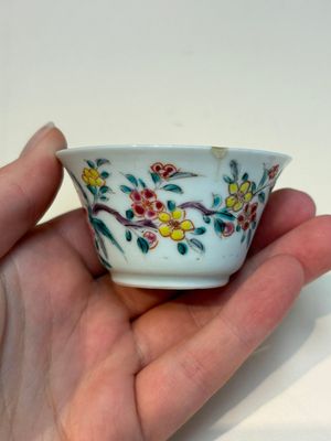 A collection of 28 Chinese famille rose wares, 18th C. and later — photo 77
