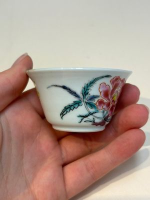 A collection of 28 Chinese famille rose wares, 18th C. and later — photo 79