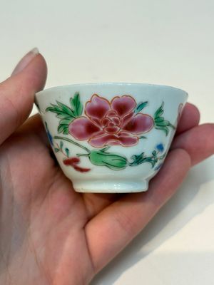 A collection of 28 Chinese famille rose wares, 18th C. and later — photo 94