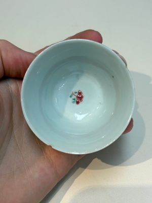 A collection of 28 Chinese famille rose wares, 18th C. and later — photo 98