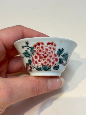 A collection of 28 Chinese famille rose wares, 18th C. and later — photo 100