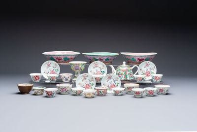 A collection of 28 Chinese famille rose wares, 18th C. and later