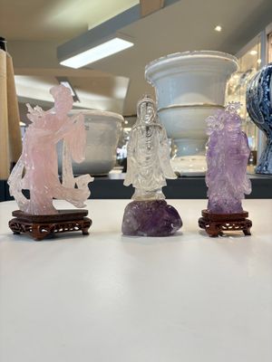 A collection of 28 Chinese jadeite, rock crystal, turquoise, agate and other hardstone carvings, 19/20th C. — photo 13