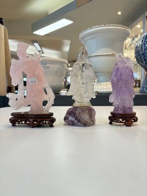 A collection of 28 Chinese jadeite, rock crystal, turquoise, agate and other hardstone carvings, 19/20th C. — photo 15