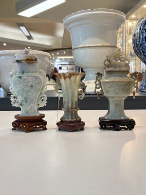 A collection of 28 Chinese jadeite, rock crystal, turquoise, agate and other hardstone carvings, 19/20th C. — photo 27