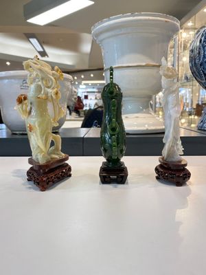 A collection of 28 Chinese jadeite, rock crystal, turquoise, agate and other hardstone carvings, 19/20th C. — photo 32