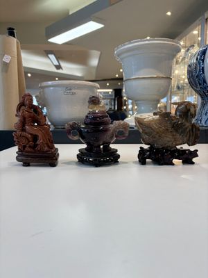 A collection of 28 Chinese jadeite, rock crystal, turquoise, agate and other hardstone carvings, 19/20th C. — photo 5