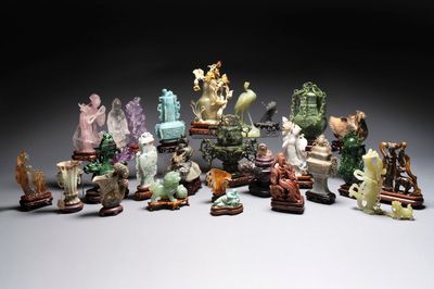A collection of 28 Chinese jadeite, rock crystal, turquoise, agate and other hardstone carvings, 19/20th C.