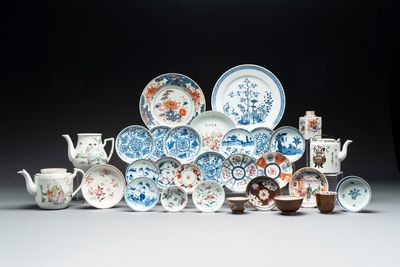 A collection of 29 Chinese blue, white, famille rose and Imari-style wares, 18th C. and later