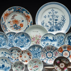 A collection of 29 Chinese blue, white, famille rose and Imari-style wares, 18th C. and later — photo 3