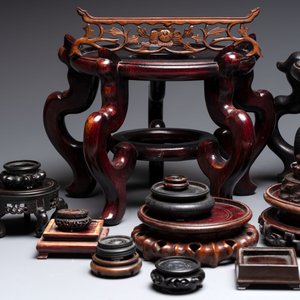 A collection of 30 Chinese wooden stands, 19/20th C. — foto 2