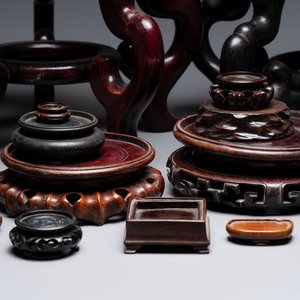 A collection of 30 Chinese wooden stands, 19/20th C. — foto 5