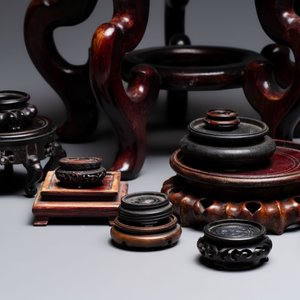 A collection of 30 Chinese wooden stands, 19/20th C. — foto 6