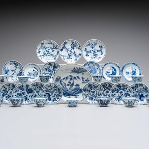 A collection of 31 Chinese blue and white tea wares, Wanli and Chenghua marks, Kangxi — 照片 1