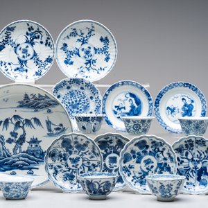 A collection of 31 Chinese blue and white tea wares, Wanli and Chenghua marks, Kangxi — 照片 4