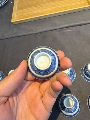 A collection of 32 pieces Chinese blue and white cups, saucers and covers with floral design, Qianlong — photo 19
