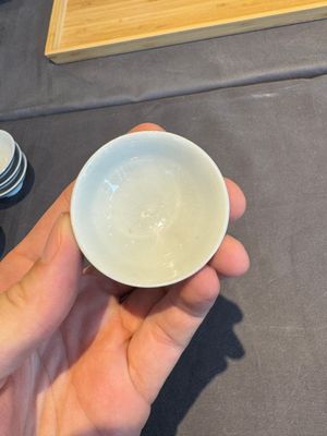 A collection of 32 pieces Chinese blue and white cups, saucers and covers with floral design, Qianlong — photo 44