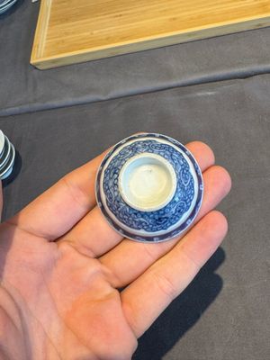 A collection of 32 pieces Chinese blue and white cups, saucers and covers with floral design, Qianlong — photo 47