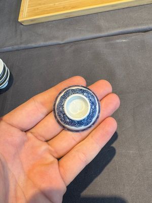 A collection of 32 pieces Chinese blue and white cups, saucers and covers with floral design, Qianlong — photo 51