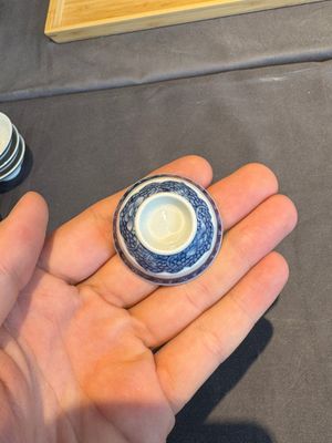 A collection of 32 pieces Chinese blue and white cups, saucers and covers with floral design, Qianlong — photo 53