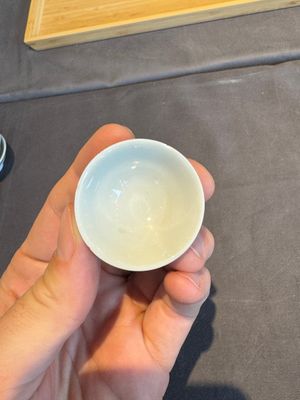 A collection of 32 pieces Chinese blue and white cups, saucers and covers with floral design, Qianlong — photo 56