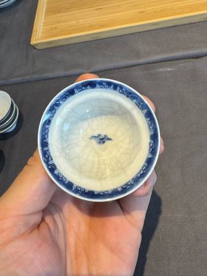 A collection of 32 pieces Chinese blue and white cups, saucers and covers with floral design, Qianlong — photo 60