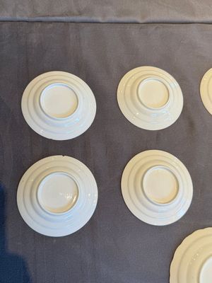 A collection of 32 pieces Chinese blue and white cups, saucers and covers with floral design, Qianlong — photo 6