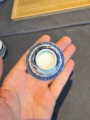 A collection of 32 pieces Chinese blue and white cups, saucers and covers with floral design, Qianlong — photo 61