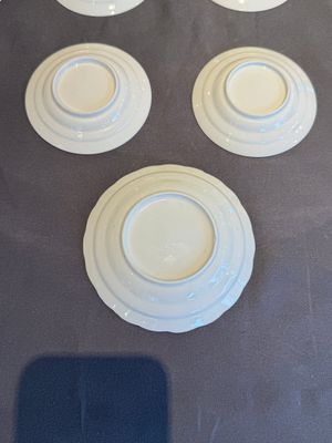 A collection of 32 pieces Chinese blue and white cups, saucers and covers with floral design, Qianlong — photo 8