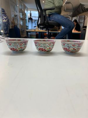 A collection of 36 pieces Chinese blue, white and famille rose cups and saucers, Yongzheng/Qianlong — photo 41