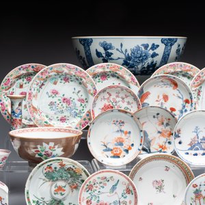 A collection of 37 Chinese blue, white, famille rose and verte wares, Kangxi/Qianlong — foto 12