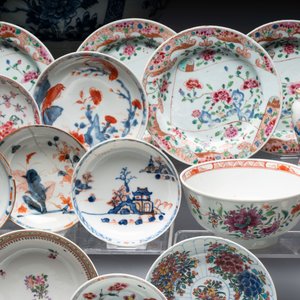 A collection of 37 Chinese blue, white, famille rose and verte wares, Kangxi/Qianlong — foto 2