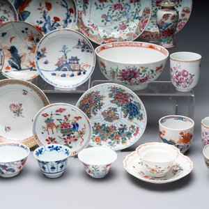 A collection of 37 Chinese blue, white, famille rose and verte wares, Kangxi/Qianlong — foto 3